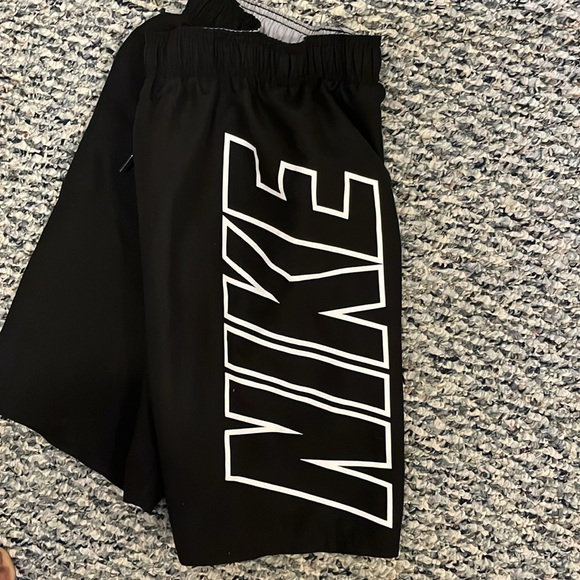 Nike swim trunks - Picture 2 of 6